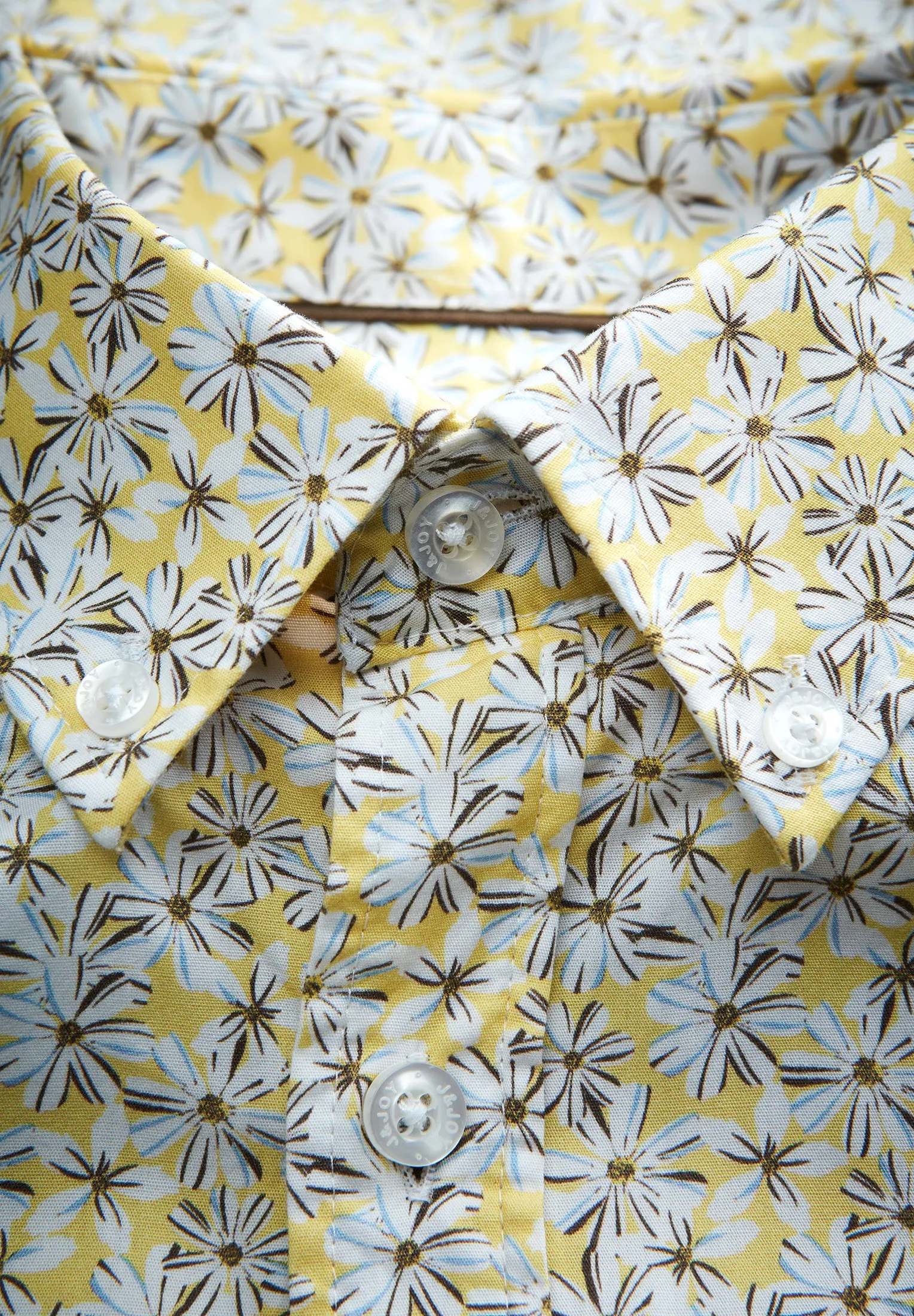 Chemise homme, imprimé fleurs blanches, col boutonné