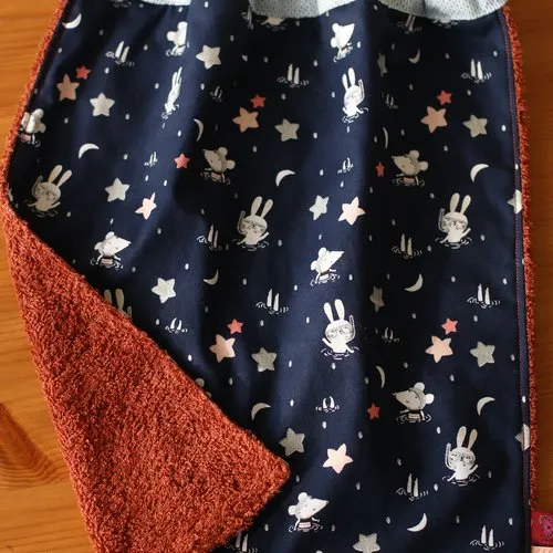 Elasticated napkin for school