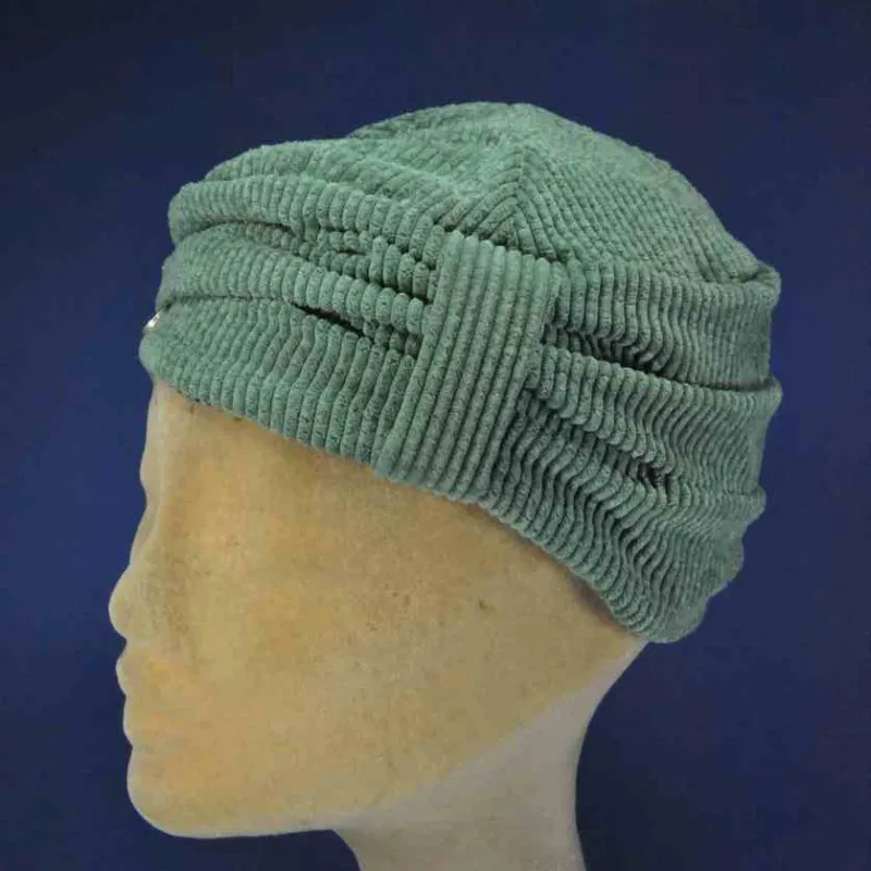Green fleece beanie hat, 80% polyester 20% nylon | Women