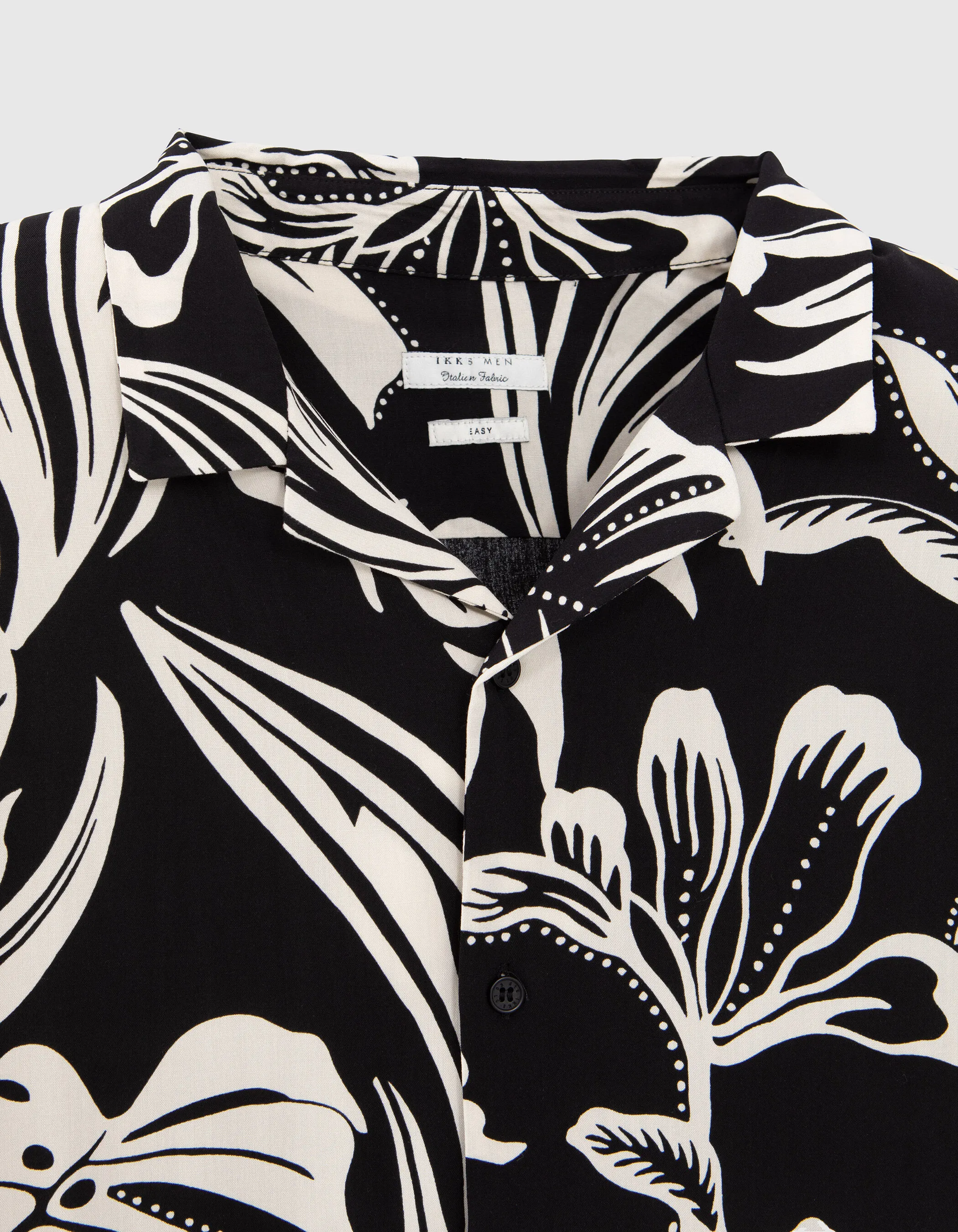Pure Edition- Regular Black Lenzing Ecovero Men's Shirt with Tropical Flowers